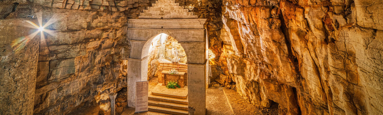 Geologipuglia 0002 Rizzi Roberto B Grotta Sacra Scolpita Dal Tempo