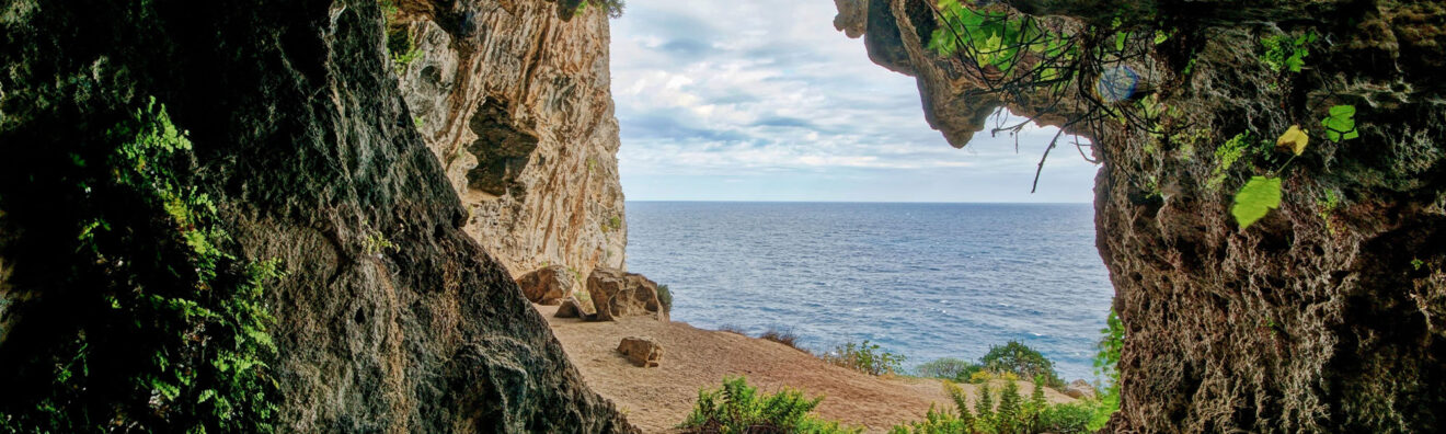 Geologipuglia 0009 Caroppo Oreste A La Grotta Delle Cipolliane